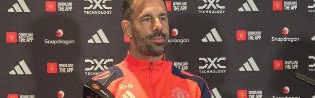 开云体育官网-范尼：新帅到任后想继续留在曼联，弗爵祝我好运