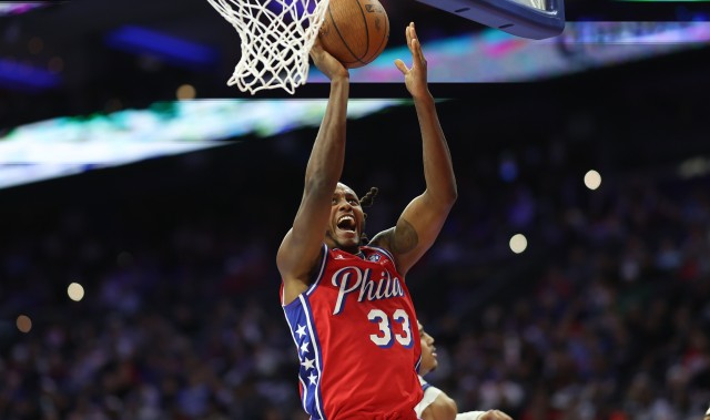 百步穿杨！贾巴里·沃克半场5中5贡献15分 三分4中4