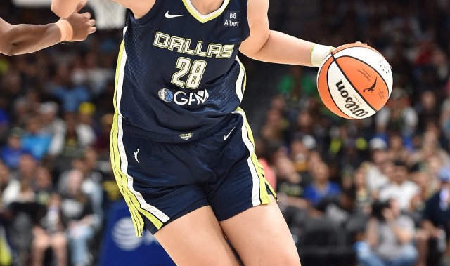 开云体育下载-上上场20分新高！上一场受伤！李月汝左膝受伤明日比赛出战成疑