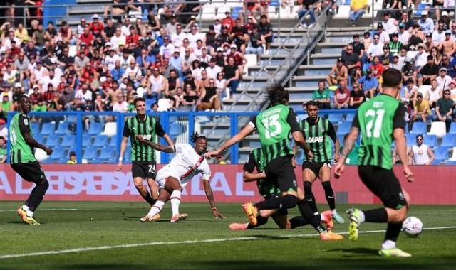 开云体育官网-夺冠福地遭遇防线噩梦，米兰今夏面临艰难抉择