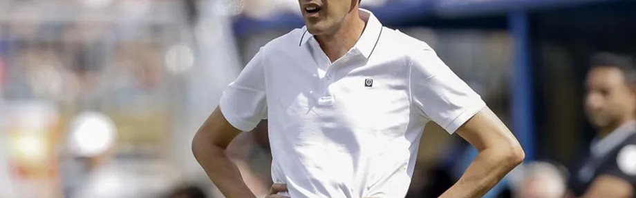 开云APP-本菲卡主帅：比赛中发生了各种各样的意外，很难接受这样的结果